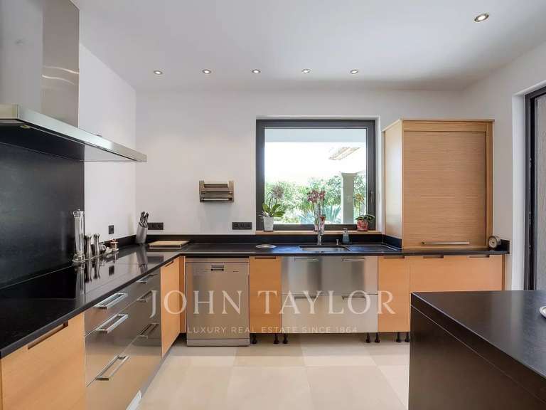 Maison Châteauneuf-Grasse - 9 chambres - 550m²