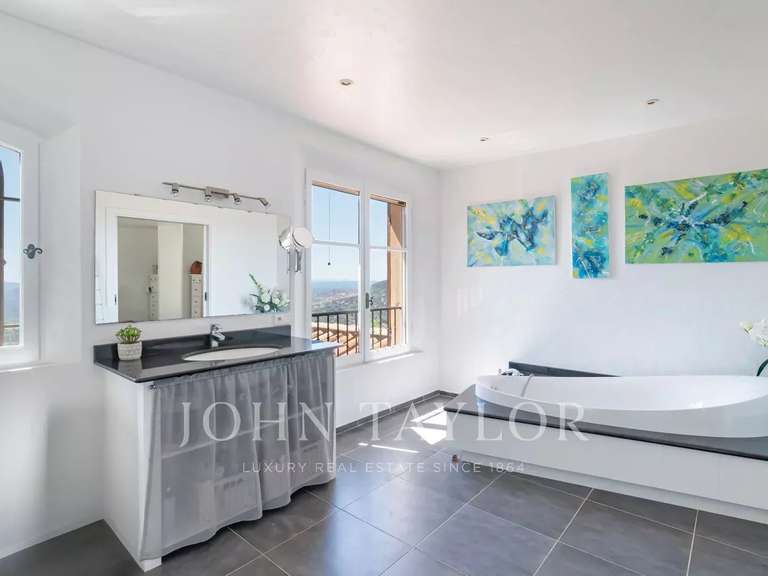 Maison Châteauneuf-Grasse - 5 chambres - 247m²