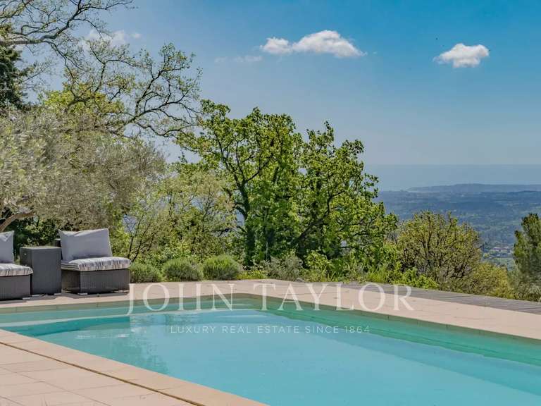Maison Châteauneuf-Grasse - 5 chambres - 247m²