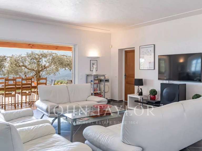 Maison Châteauneuf-Grasse - 5 chambres - 247m²