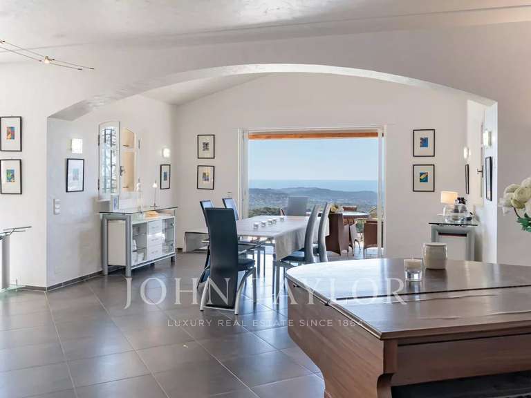 Maison Châteauneuf-Grasse - 5 chambres - 247m²