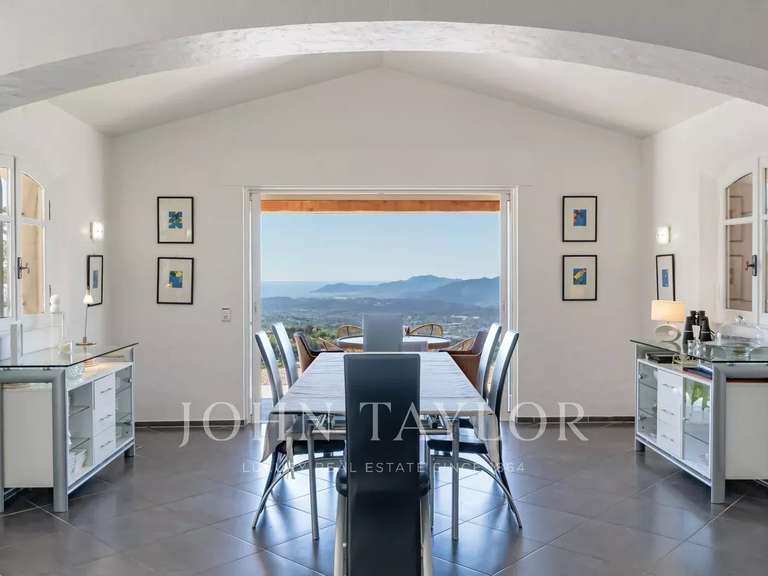 Maison Châteauneuf-Grasse - 5 chambres - 247m²