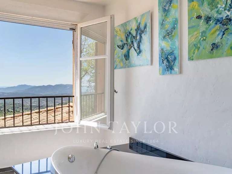 Maison Châteauneuf-Grasse - 5 chambres - 247m²