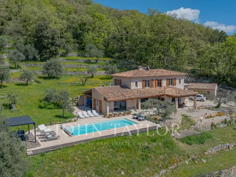 Maison Châteauneuf-Grasse - 5 chambres - 247m²