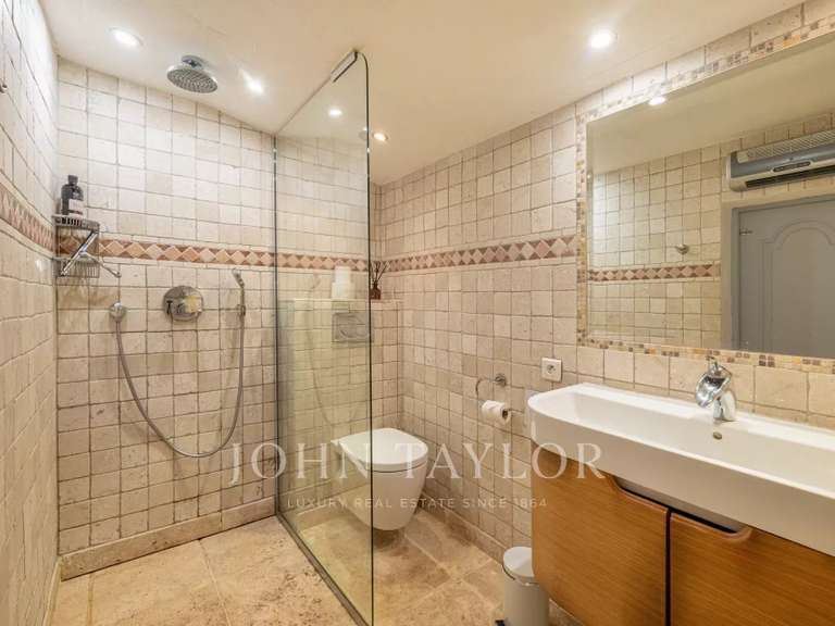 Maison Châteauneuf-Grasse - 5 chambres - 220m²