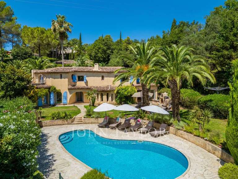 Maison Châteauneuf-Grasse - 5 chambres - 220m²