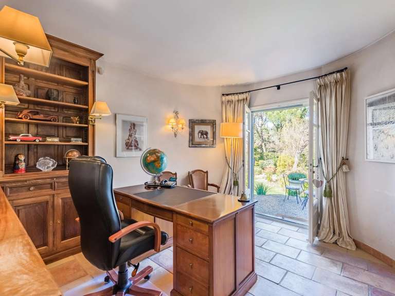 Maison Châteauneuf-Grasse - 5 chambres - 330m²