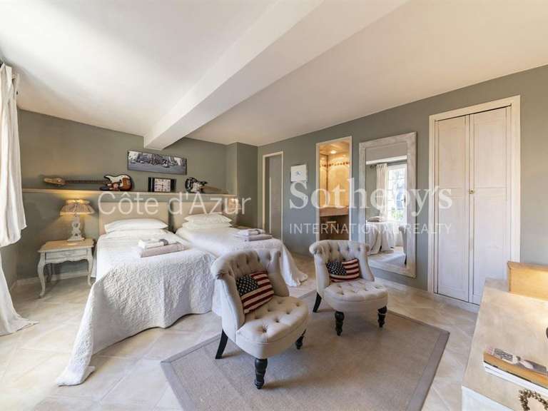 Maison Châteauneuf-Grasse - 4 chambres - 173m²