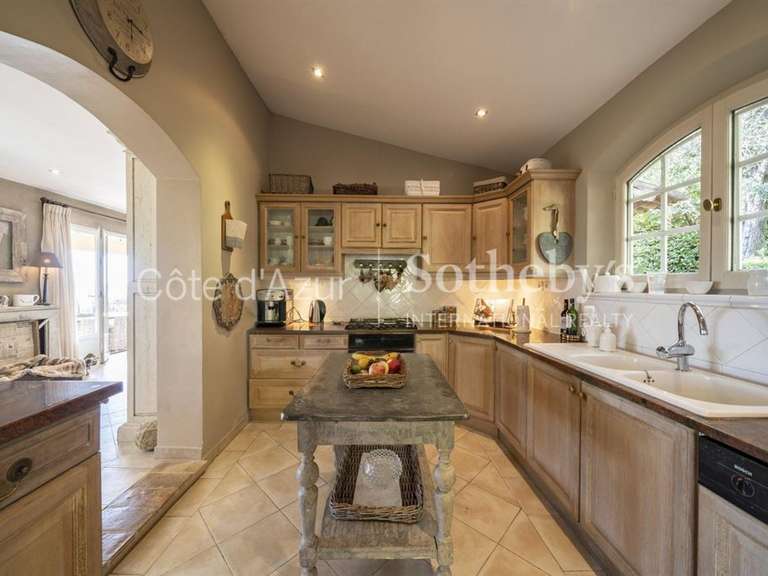 Maison Châteauneuf-Grasse - 4 chambres - 173m²