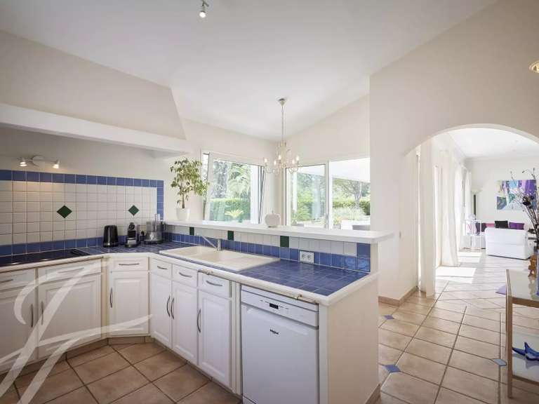 Maison Châteauneuf-Grasse - 4 chambres - 281m²