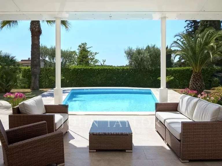 Maison Châteauneuf-Grasse - 4 chambres - 281m²