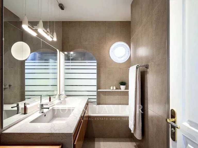 Maison Châteauneuf-Grasse - 4 chambres - 281m²