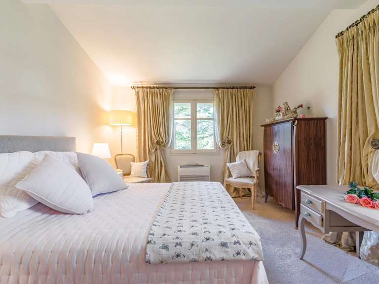 Maison Châteauneuf-Grasse - 5 chambres - 330m²