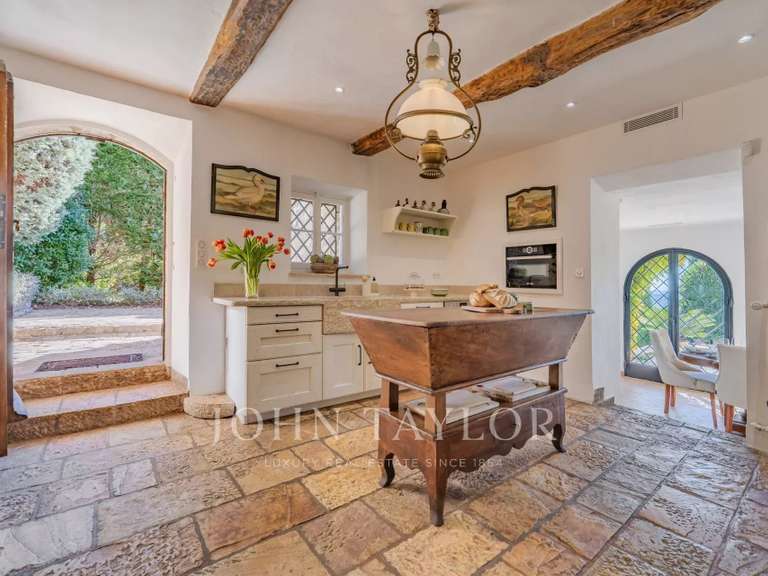 Maison Châteauneuf-Grasse - 6 chambres - 386m²