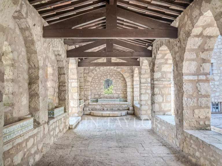 Maison Châteauneuf-Grasse - 6 chambres - 386m²