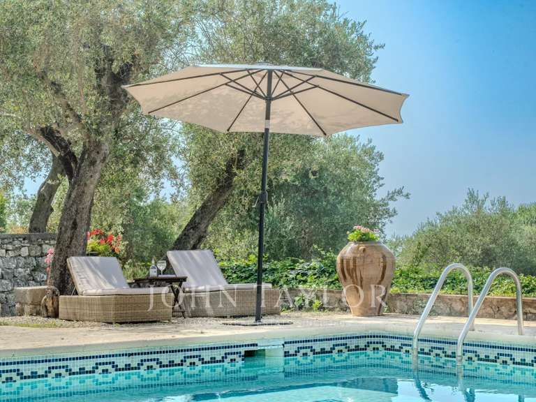 Maison Châteauneuf-Grasse - 6 chambres - 386m²