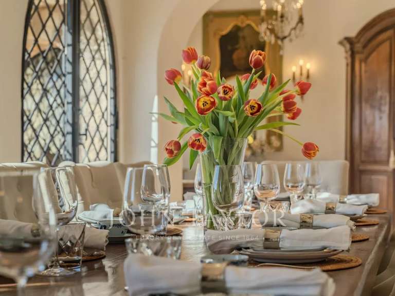 Maison Châteauneuf-Grasse - 6 chambres - 386m²