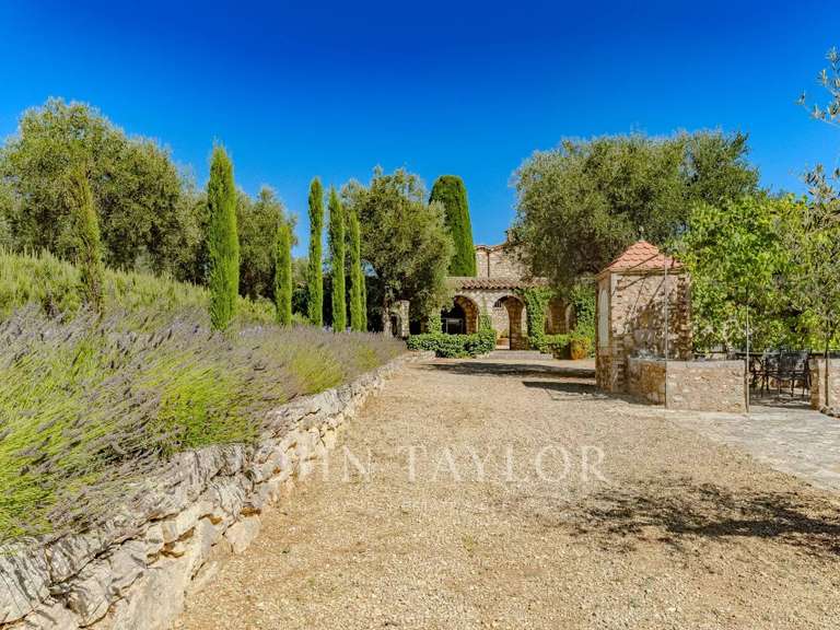 Maison Châteauneuf-Grasse - 6 chambres - 386m²
