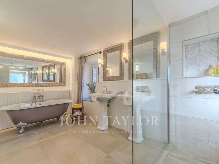 House Châteauneuf-Grasse - 6 bedrooms - 386m²