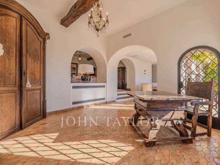 Maison Châteauneuf-Grasse - 6 chambres - 386m²