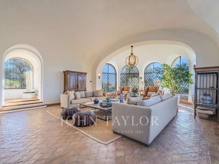 Maison Châteauneuf-Grasse - 6 chambres - 386m²