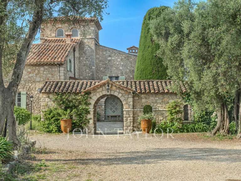 Maison Châteauneuf-Grasse - 6 chambres - 386m²