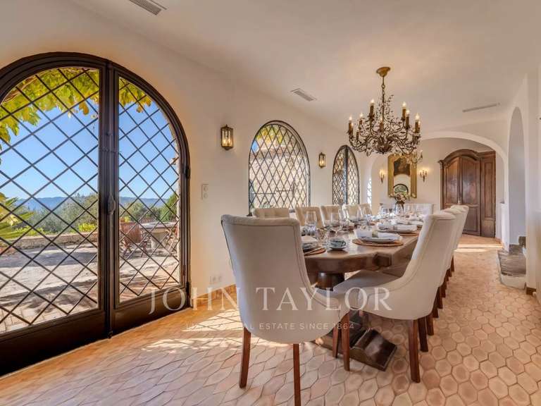 Maison Châteauneuf-Grasse - 6 chambres - 386m²