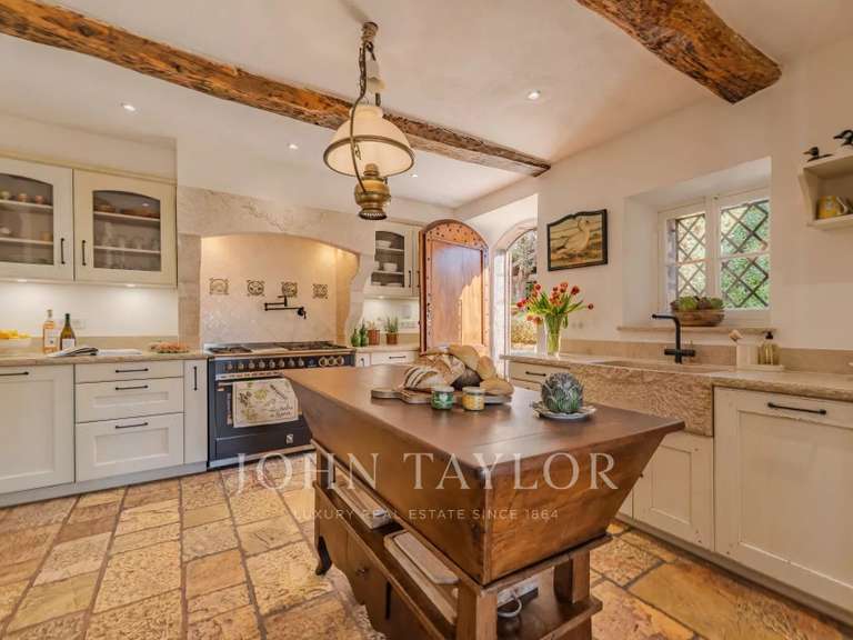 Maison Châteauneuf-Grasse - 6 chambres - 386m²