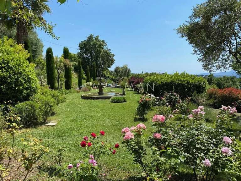 House Châteauneuf-Grasse - 3 bedrooms - 201m²
