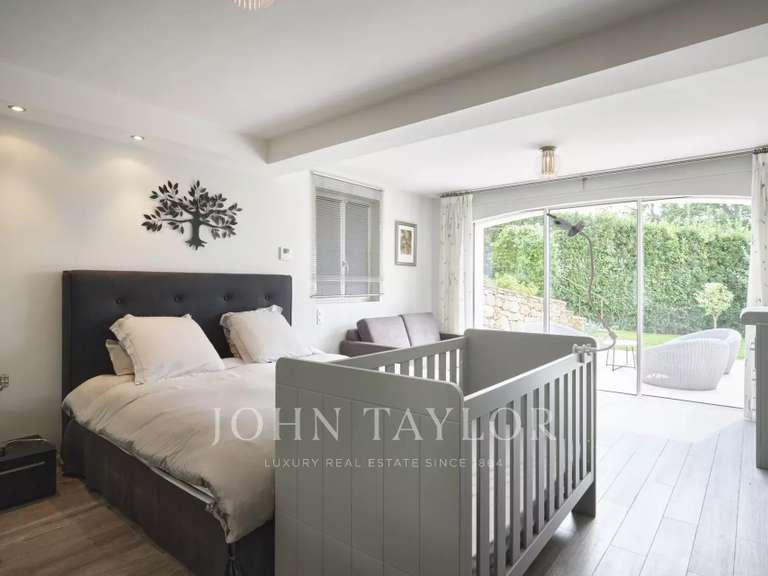 Maison Châteauneuf-Grasse - 6 chambres - 391m²