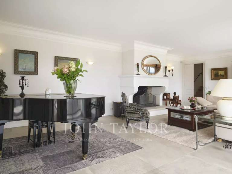 Maison Châteauneuf-Grasse - 6 chambres - 391m²