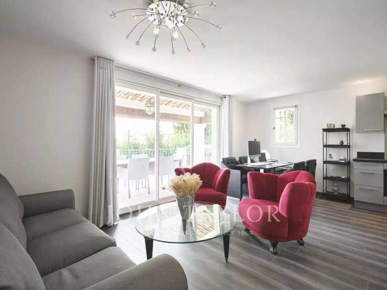 Maison Châteauneuf-Grasse - 6 chambres - 391m²