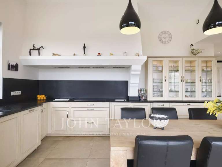 Maison Châteauneuf-Grasse - 6 chambres - 391m²