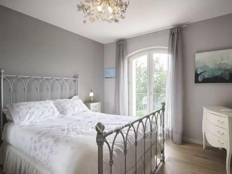 Maison Châteauneuf-Grasse - 6 chambres - 391m²