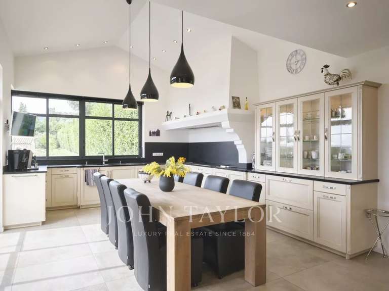 Maison Châteauneuf-Grasse - 6 chambres - 391m²
