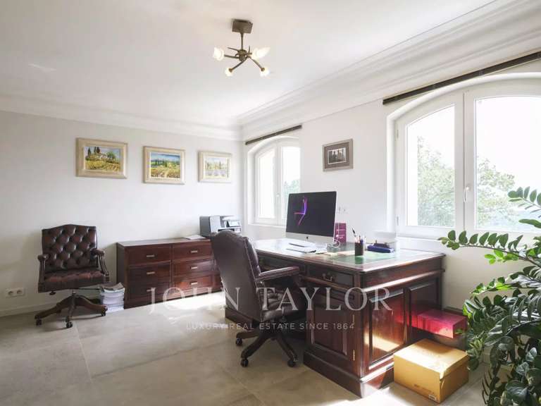 Maison Châteauneuf-Grasse - 6 chambres - 391m²