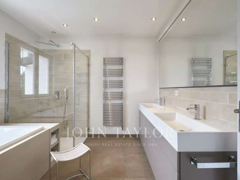 Maison Châteauneuf-Grasse - 6 chambres - 391m²