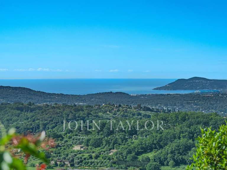 Maison Châteauneuf-Grasse - 4 chambres - 239m²