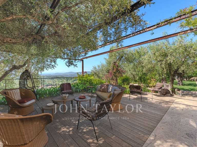 Maison Châteauneuf-Grasse - 4 chambres - 239m²