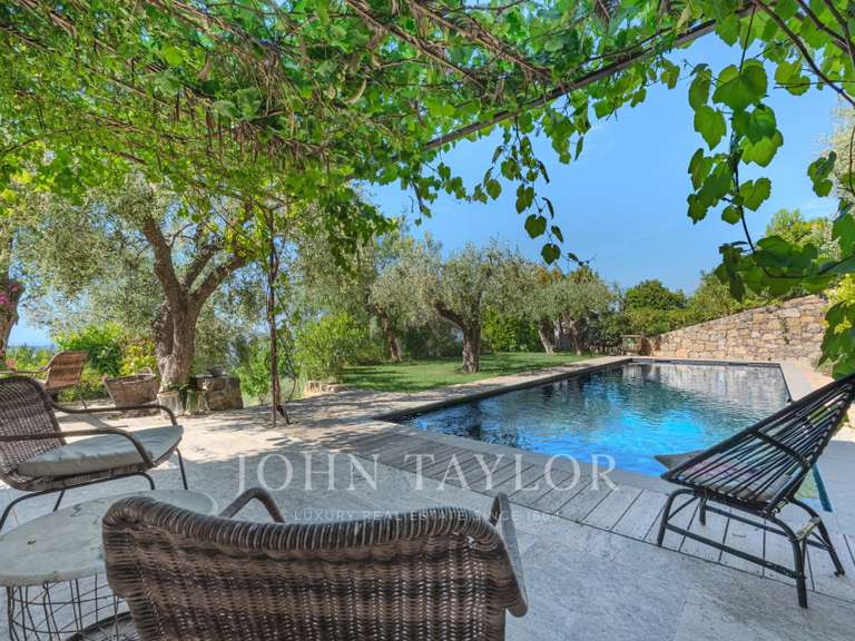 Maison Châteauneuf-Grasse - 4 chambres - 239m²