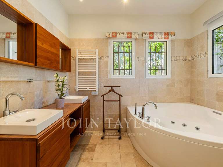 House Châteauneuf-Grasse - 7 bedrooms - 504m²