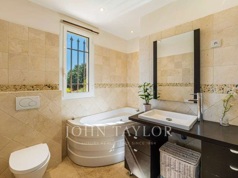 House Châteauneuf-Grasse - 7 bedrooms - 504m²