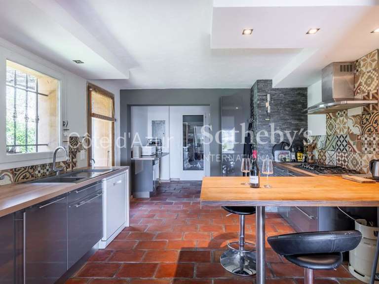 Maison Châteauneuf-Grasse - 8 chambres - 255m²