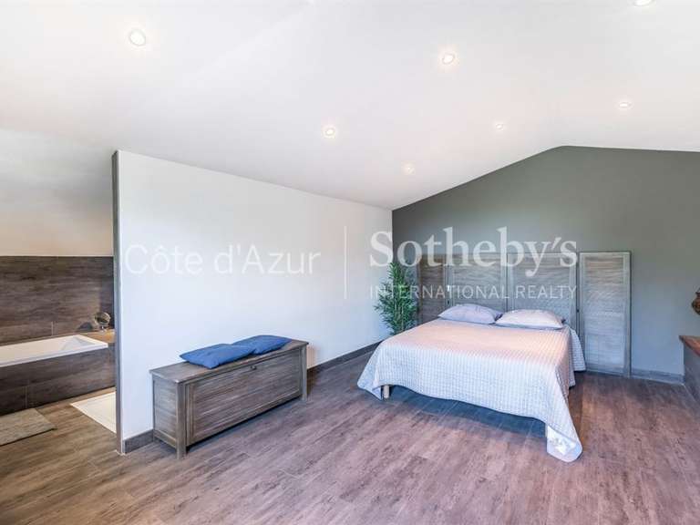 Maison Châteauneuf-Grasse - 8 chambres - 255m²