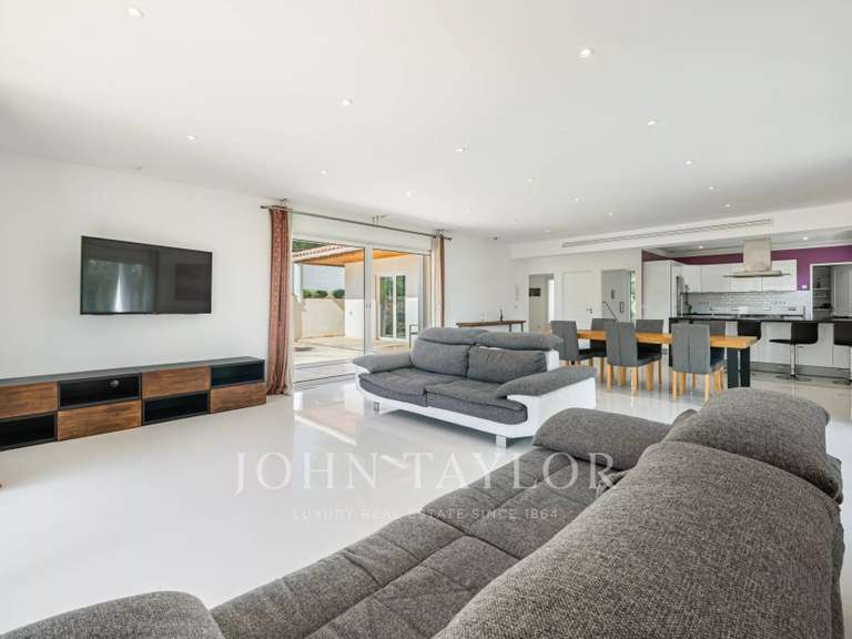 Maison Châteauneuf-Grasse - 4 chambres - 236m²