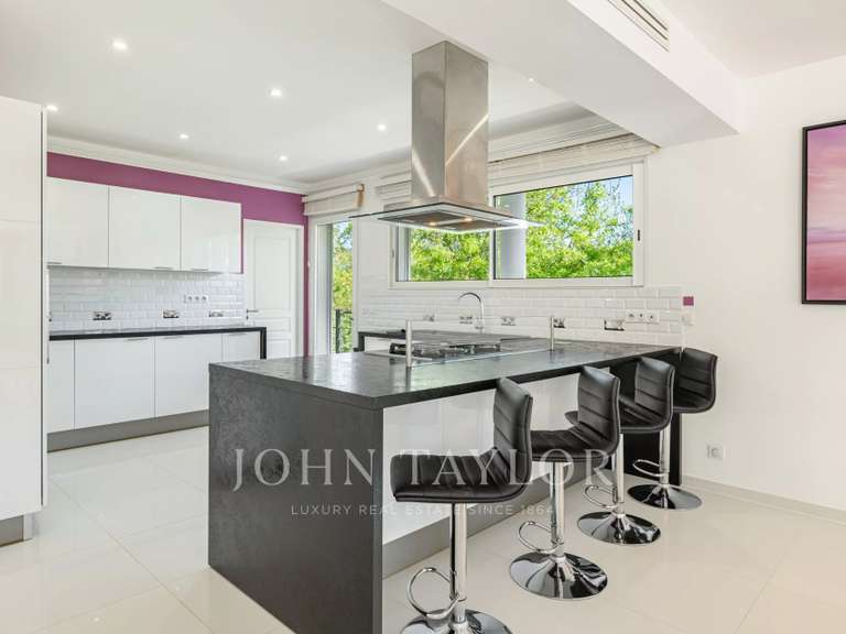 Maison Châteauneuf-Grasse - 4 chambres - 236m²