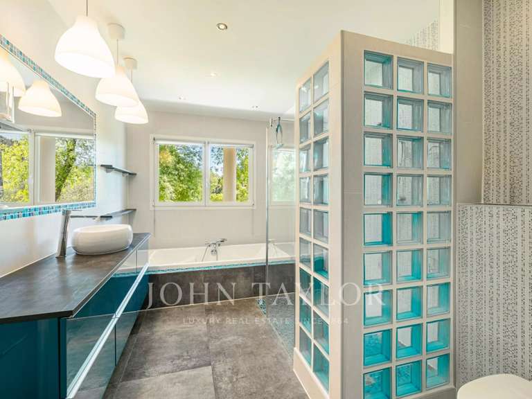 Maison Châteauneuf-Grasse - 4 chambres - 236m²