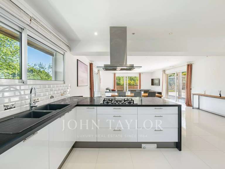 Maison Châteauneuf-Grasse - 4 chambres - 236m²