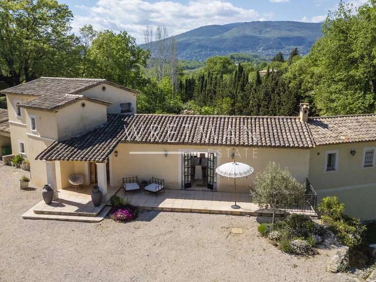 Maison Châteauneuf-Grasse - 4 chambres - 225m²