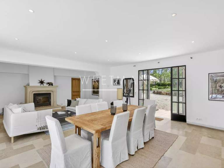 Maison Châteauneuf-Grasse - 4 chambres - 225m²